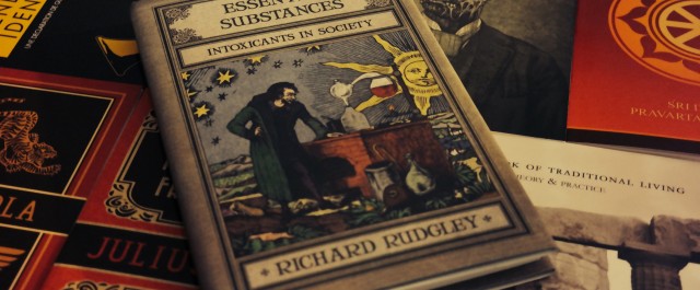 En dialog om fördumning och förföljelse