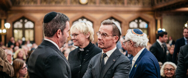 Kristersson talar med kluven tunga