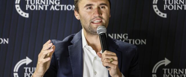 Vila i frid, Charlie Kirk
